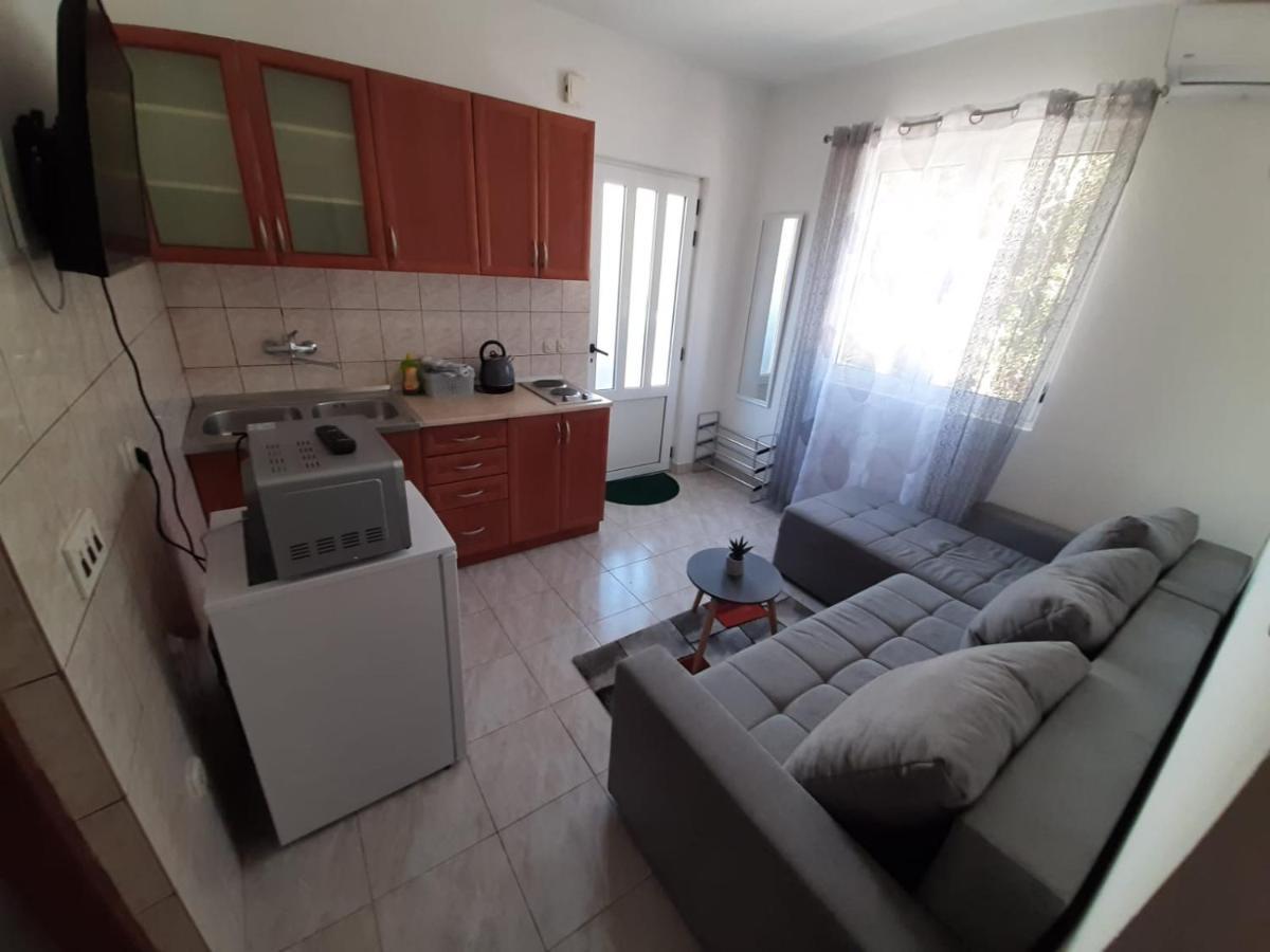 Apartman Jadranka Rogotin Exterior photo